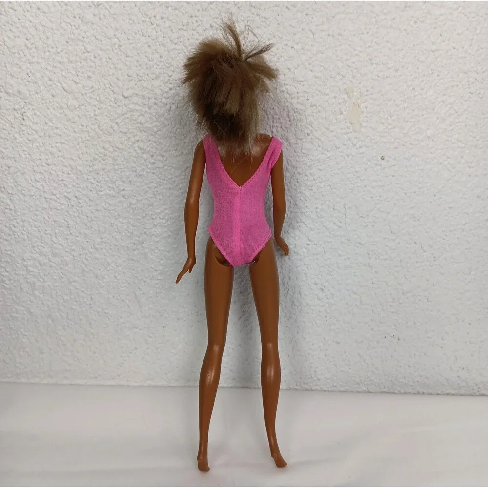 Barbie Cali Girl Suntan Beach Surfer Fashion Doll Mattel Wearing Gold Pink